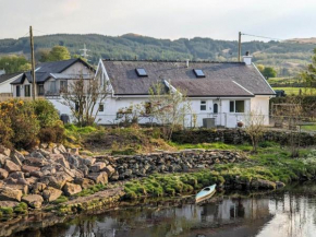 Lochside 'small groups' HOSTEL with stunning views